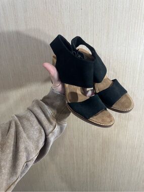 Toms Black Suede Open-Toe Chunky Heeled Sandals Size 6